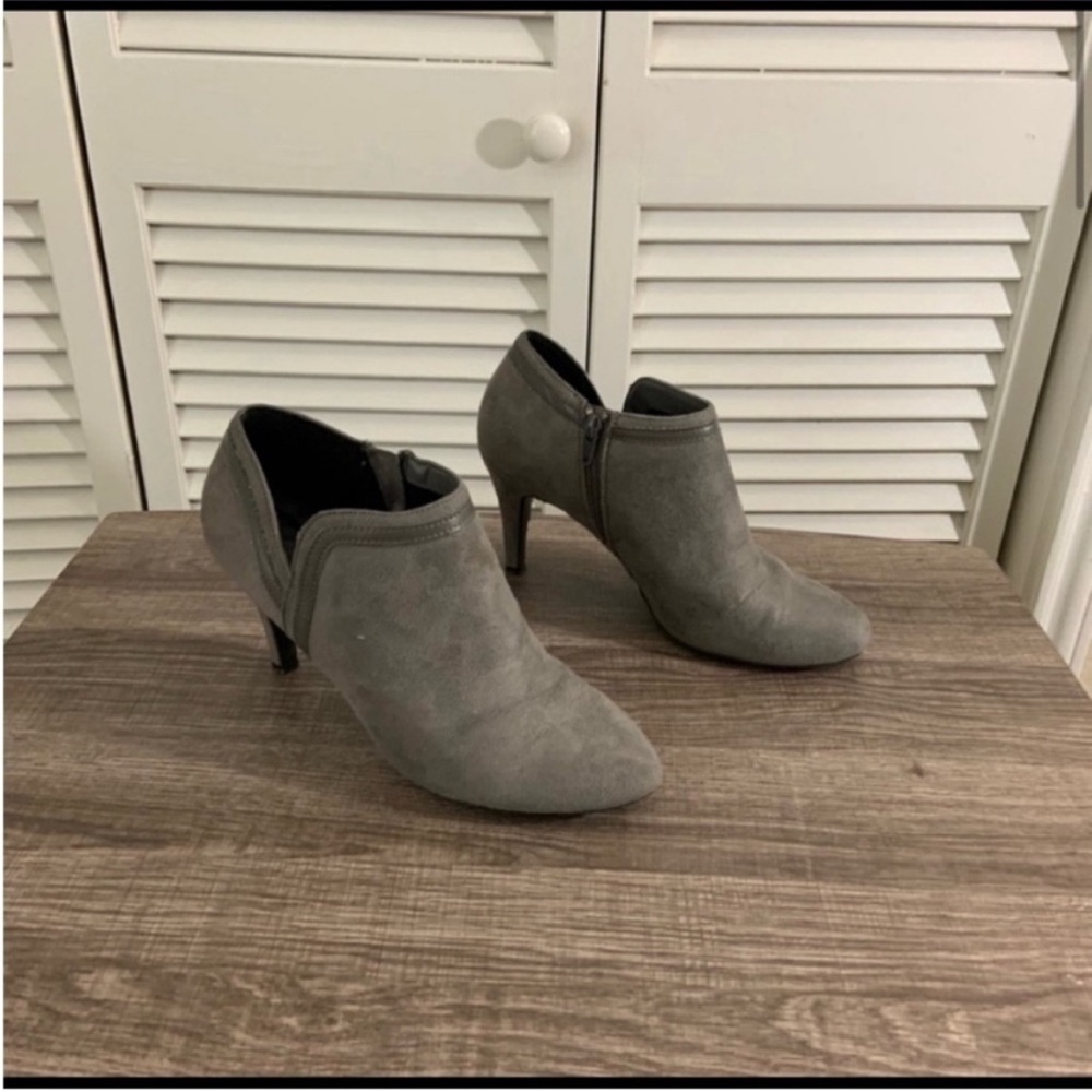 9.5 Gray Suede stiletto booties with memory foam.
Gray Women's Heeled Ankle